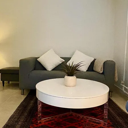 Cozy Basement דירה
